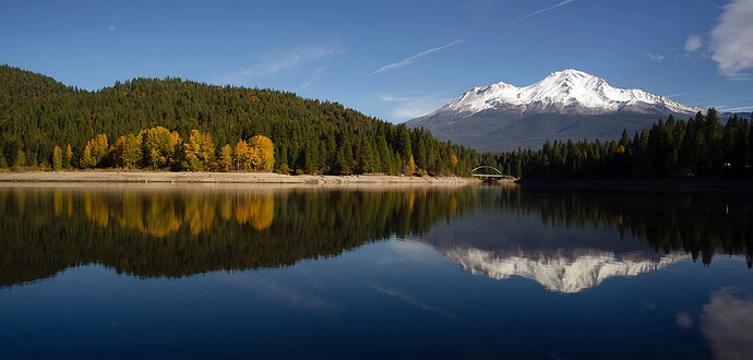 shasta-lake-ready-for-houseboats-on-a-summer-day